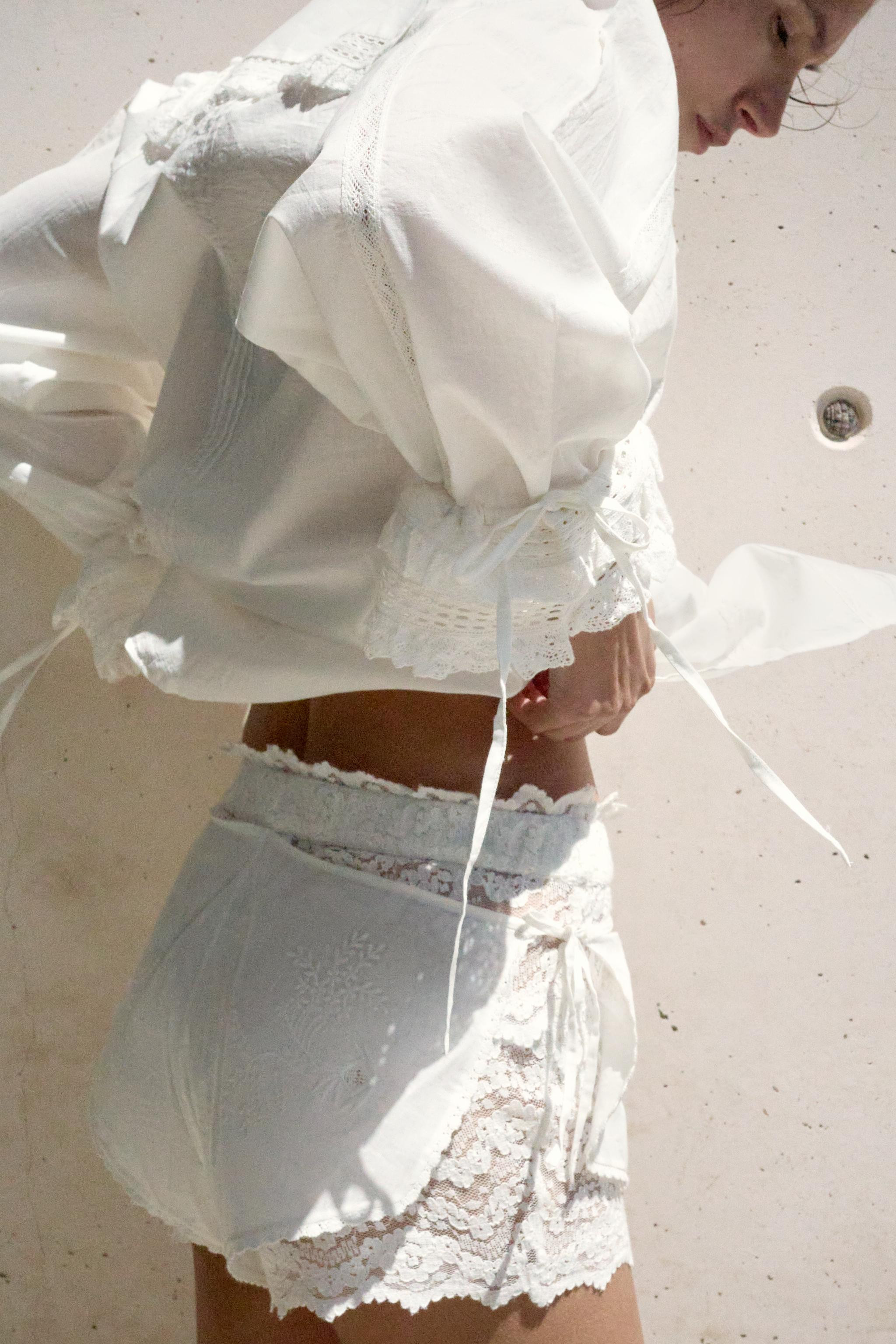 EMBROIDERED LACE SHORTS | Zara US