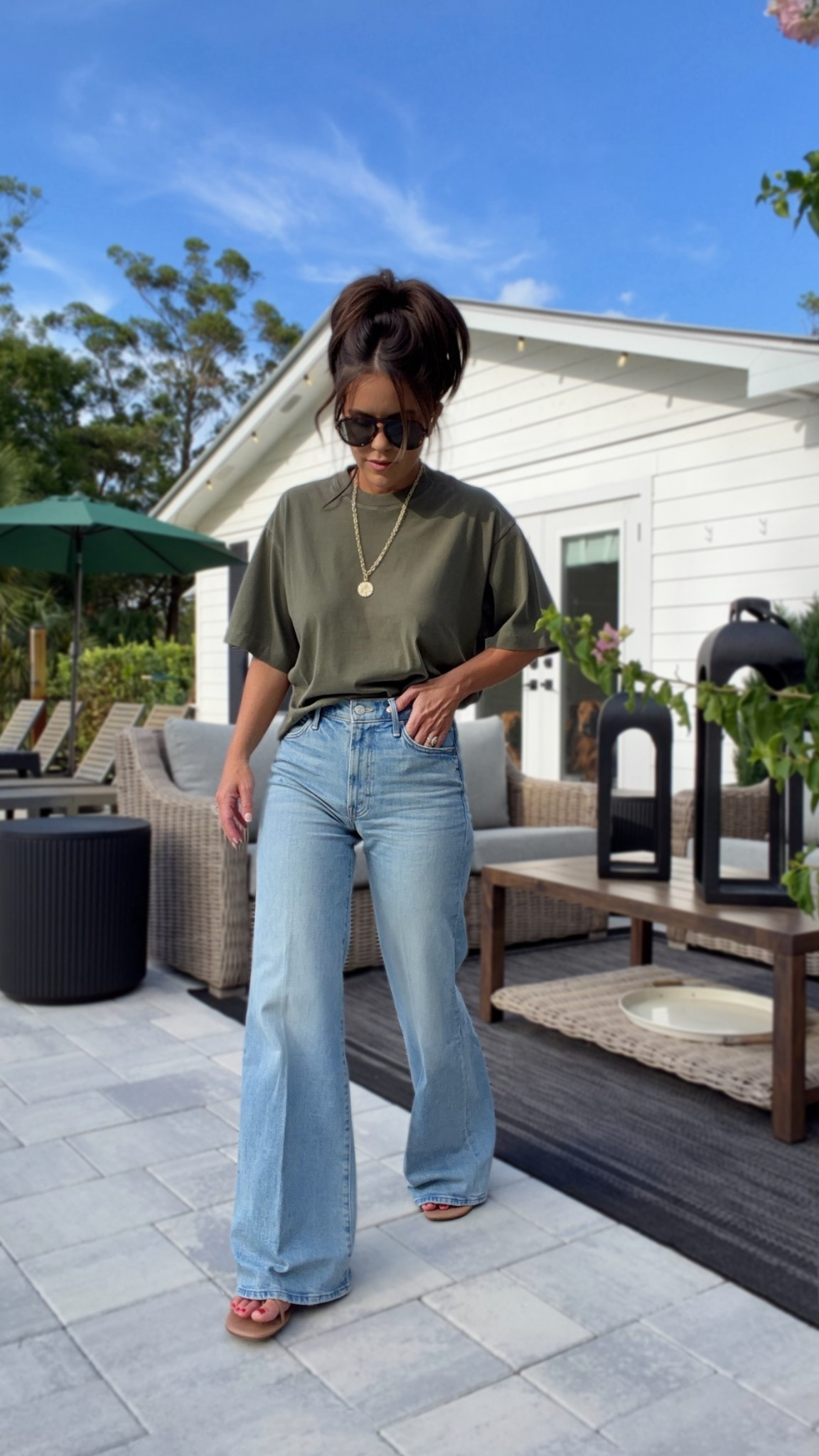 @mother jeans that are just phenomenal! Stretchy but still suck you in. 
Wearing my true size 25 petite 
Top in a small

#motherjeans 
Jeans outfit 
Casual style

#LTKootd #LTKSaleAlert #LTKPetite