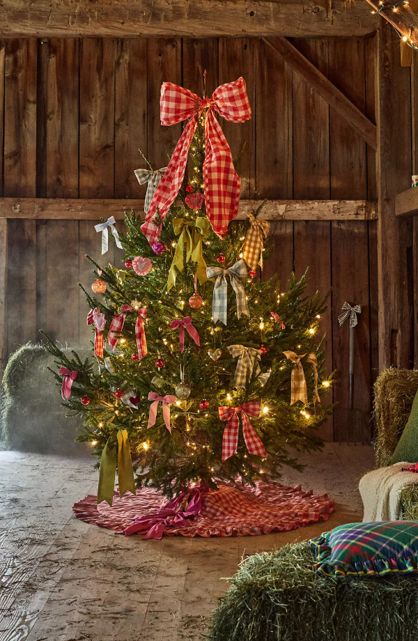 Gingham bows and ornaments for a ginghamChristmas from Anthropologie!  

 #LTKHoliday #LTKSeasonal #LTKFindsUnder50