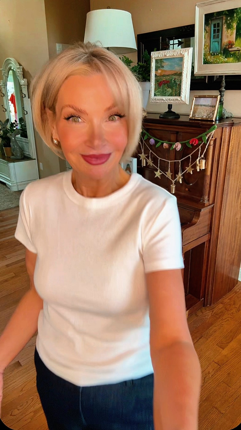 Sharp.

That’s the word.

These pencil jeans are that perfect in between. Not skinny. Not wide leg. Just polished, flattering, timeless.

#LTKSaleAlert #LTKSpringSale #LTKgrwm