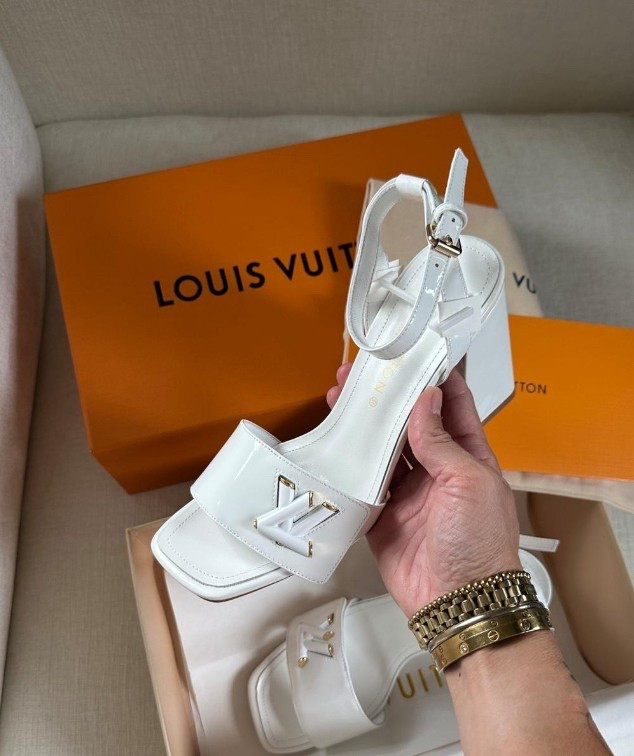 Wow, such a gorgeous shoe 👠 

#LTKStyleTip #LTKBeauty #LTKGiftGuide