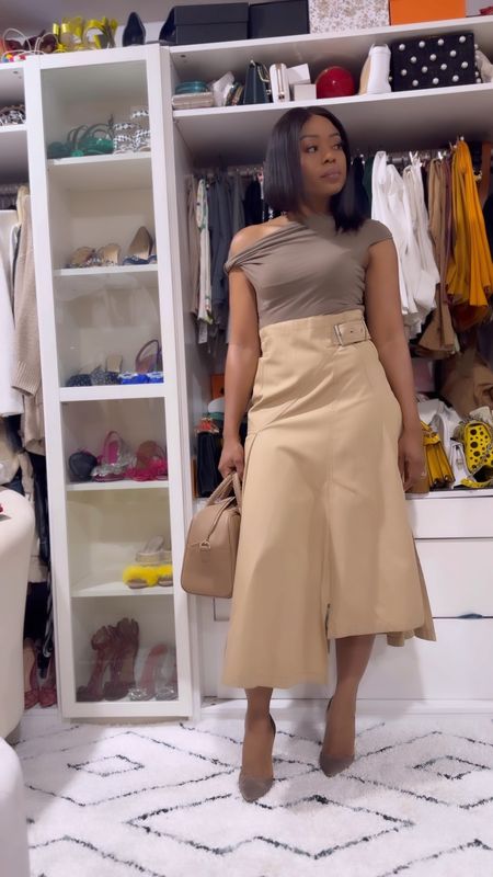 What to wear to work

Skirt is old Philip Lim

Workwear, midi skirt, off shoulder top, top handle bag, neutral outfitt

#LTKSeasonal #LTKitbag #LTKworkwear