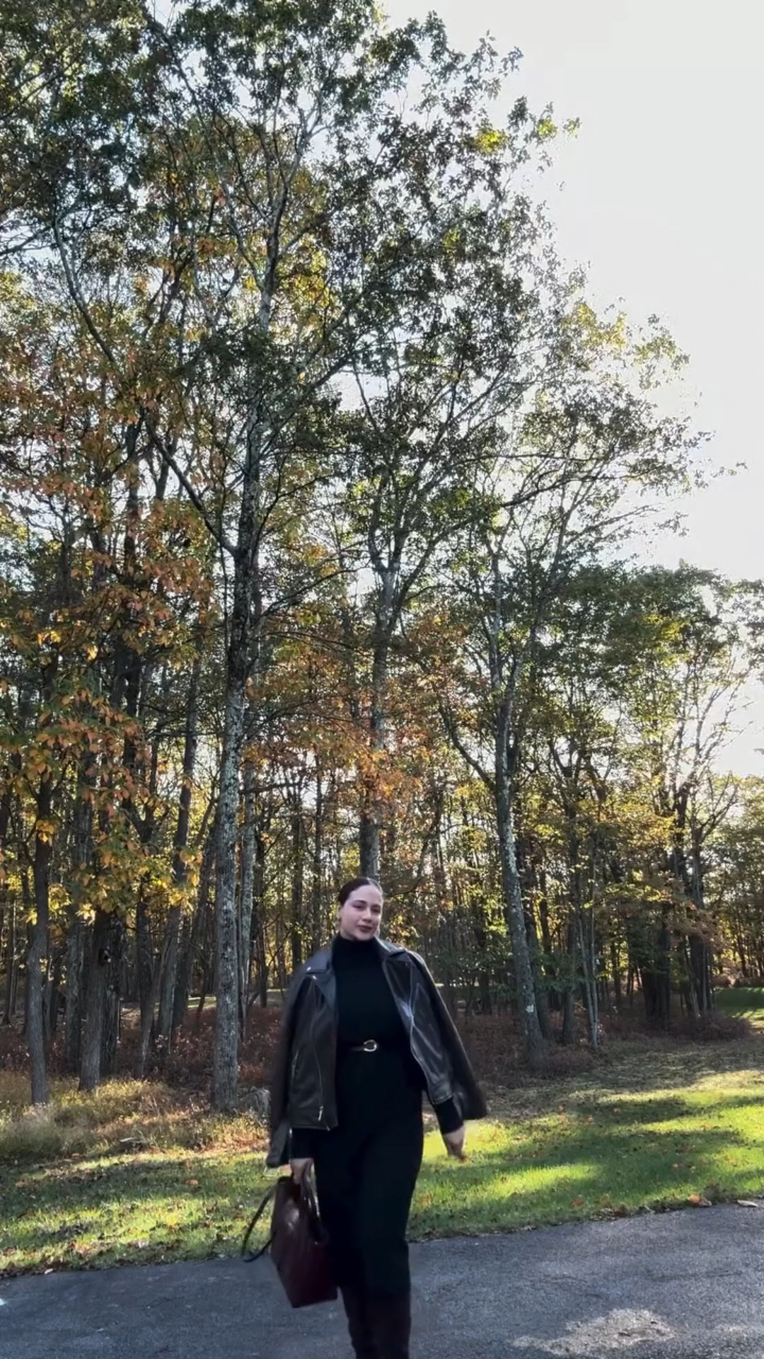 Made it through another week, babes!! Wearing my fave suede boots from Banana Republic nonstop because comfort is key #ootdfashion #bananarepublic #bootseason #suede #fallbrown