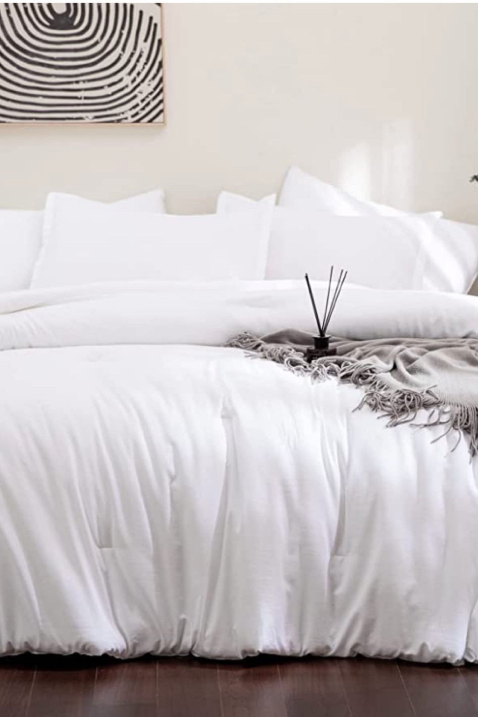 white comforter 

#LTKFind