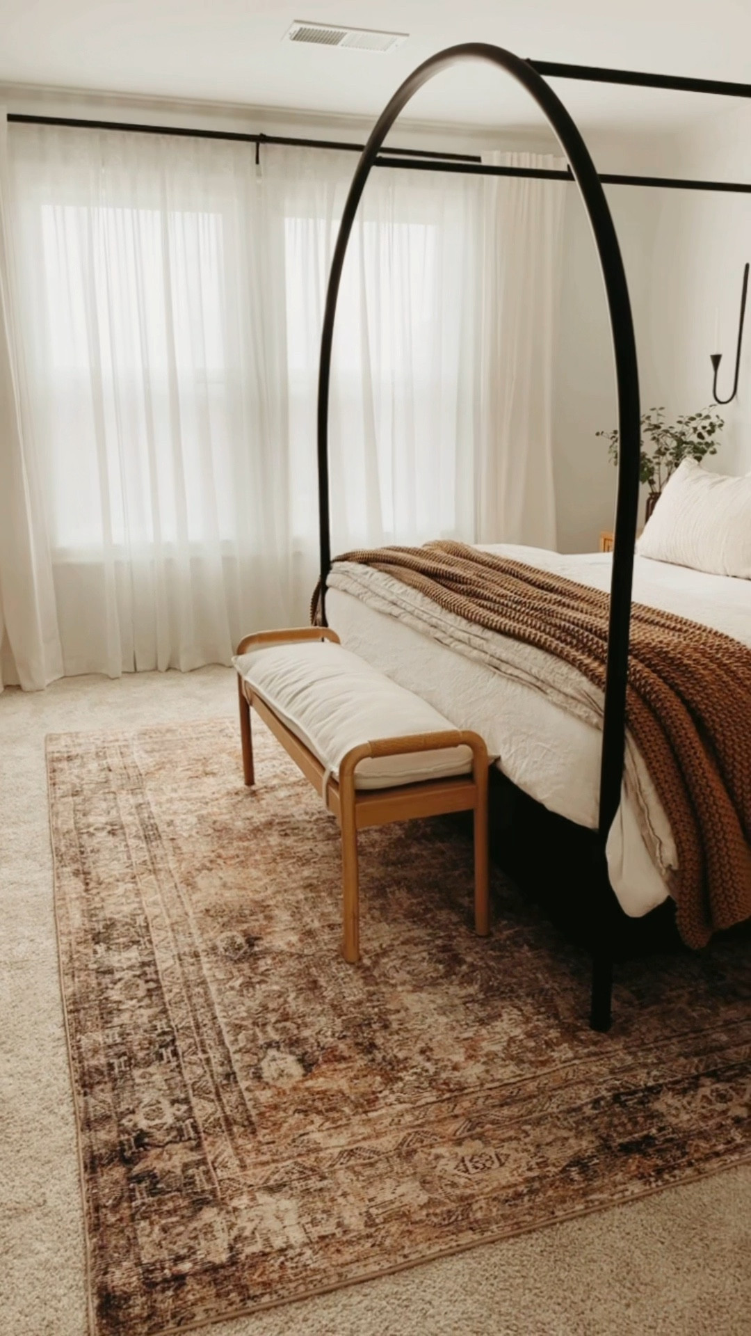 Master bedroom - Area Rug


#LTKsalealert #LTKstyletip #LTKhome