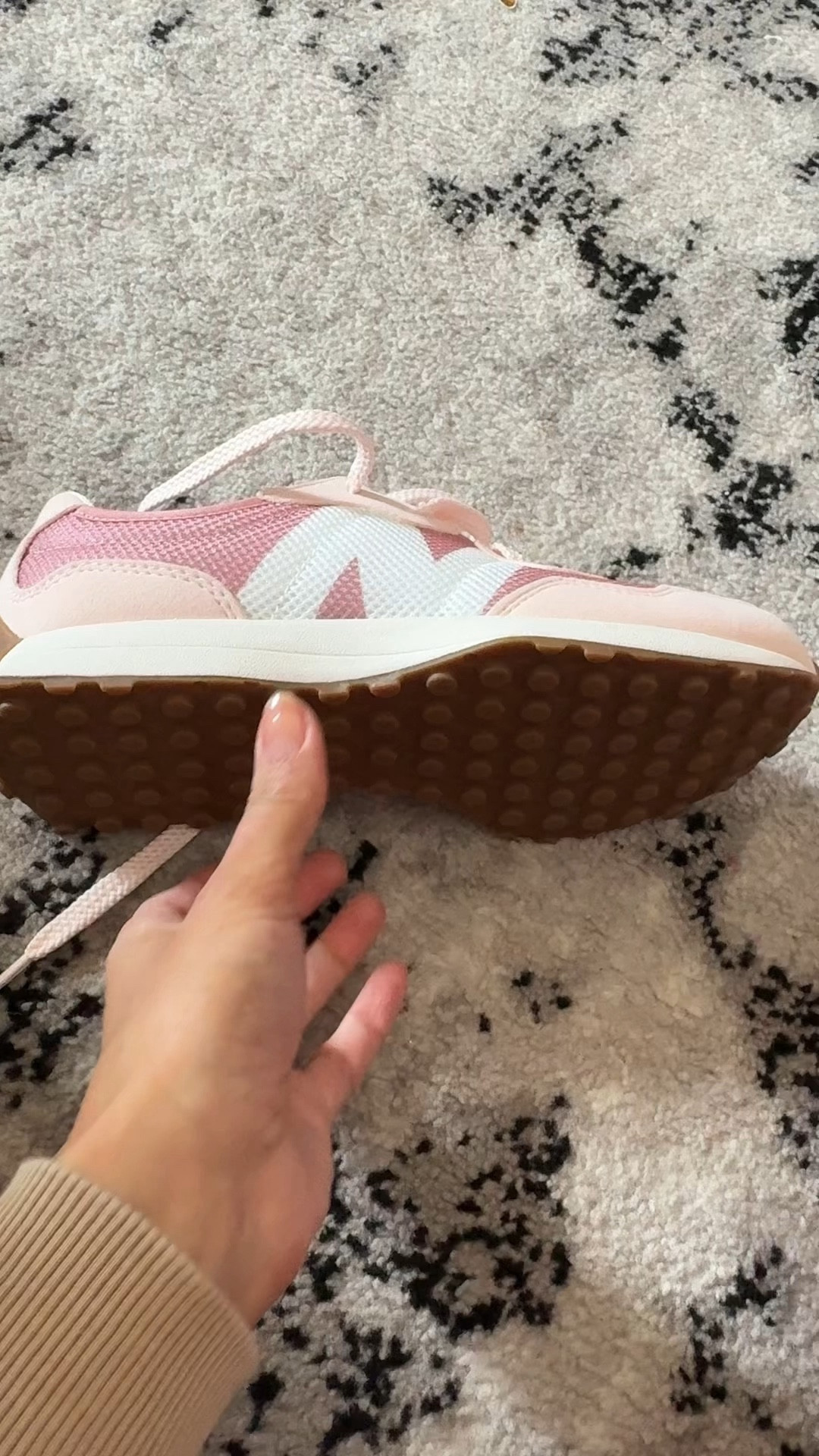 327 New Balance Sneaker💖 

Workout shoes, running shoes, new balance, shoes 

#LTKshoecrush #LTKGiftGuide #LTKfitness