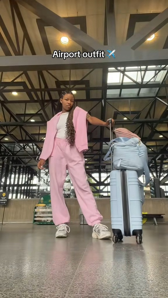 The comfiest airport outfit! 
Size medium sweatsuit, size small bodysuit

#FashionMonth #LTKcanada #LTKtravel