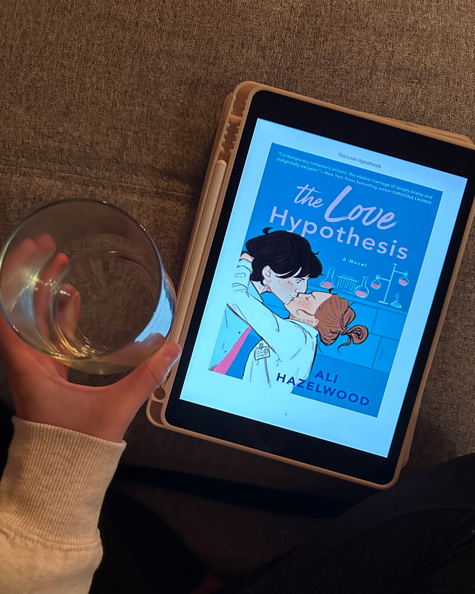 I am obsessed with this book, it is sooo good! A nice little rom-com with a cute story and a little bit of spicy 🌶️ I really loved the characters and I would recommend it to anyone! 10/10