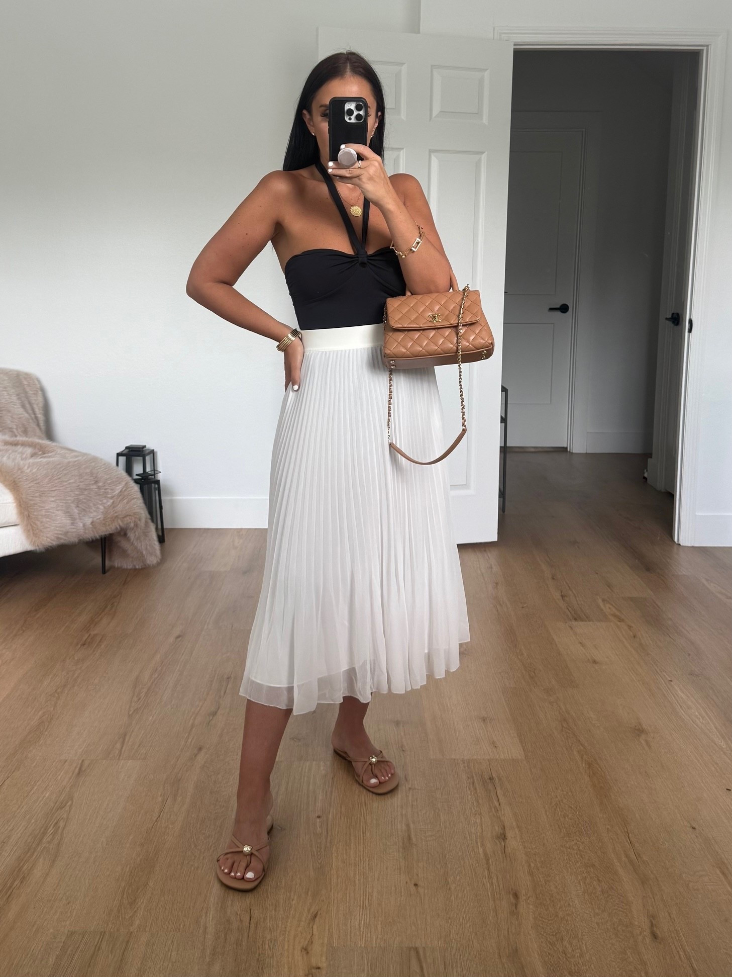 Aritizia Original Contour Entwice bodysuit. Twirl Pleated Skirt wearing size small.