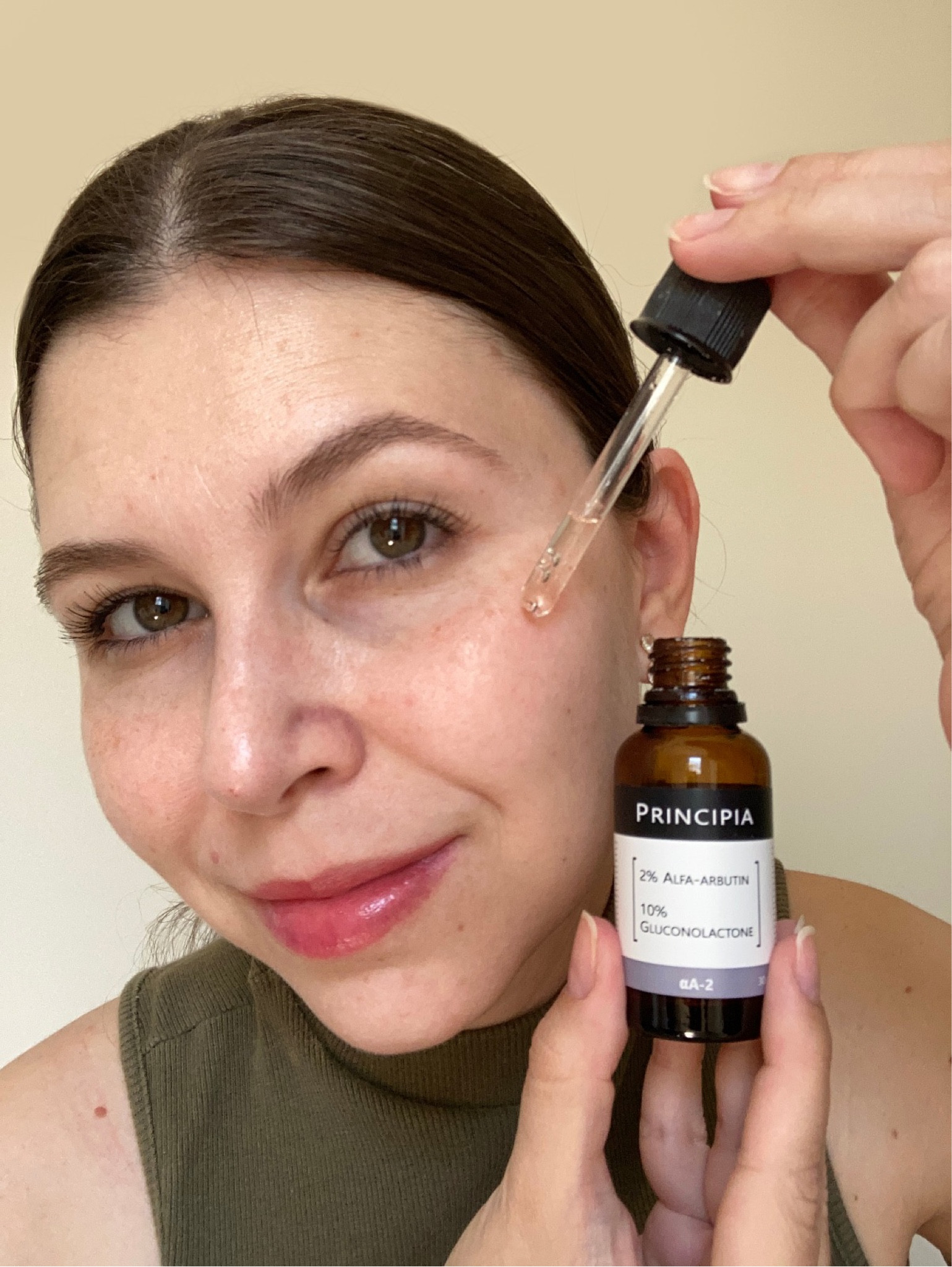 O sérum com 2% de alfa-arbutin e 10% de gluconolactone da Principia é um dos produtinhos que uso para reduzir minhas manchinhas de melasma! De quebra ele ainda me ajuda a suavizar as rugas e linhas finas do rosto! 😜 

#LTKBrazil #principia #serumprincipia #clareadordemanchas 

#LTKbrasil #LTKbeauty