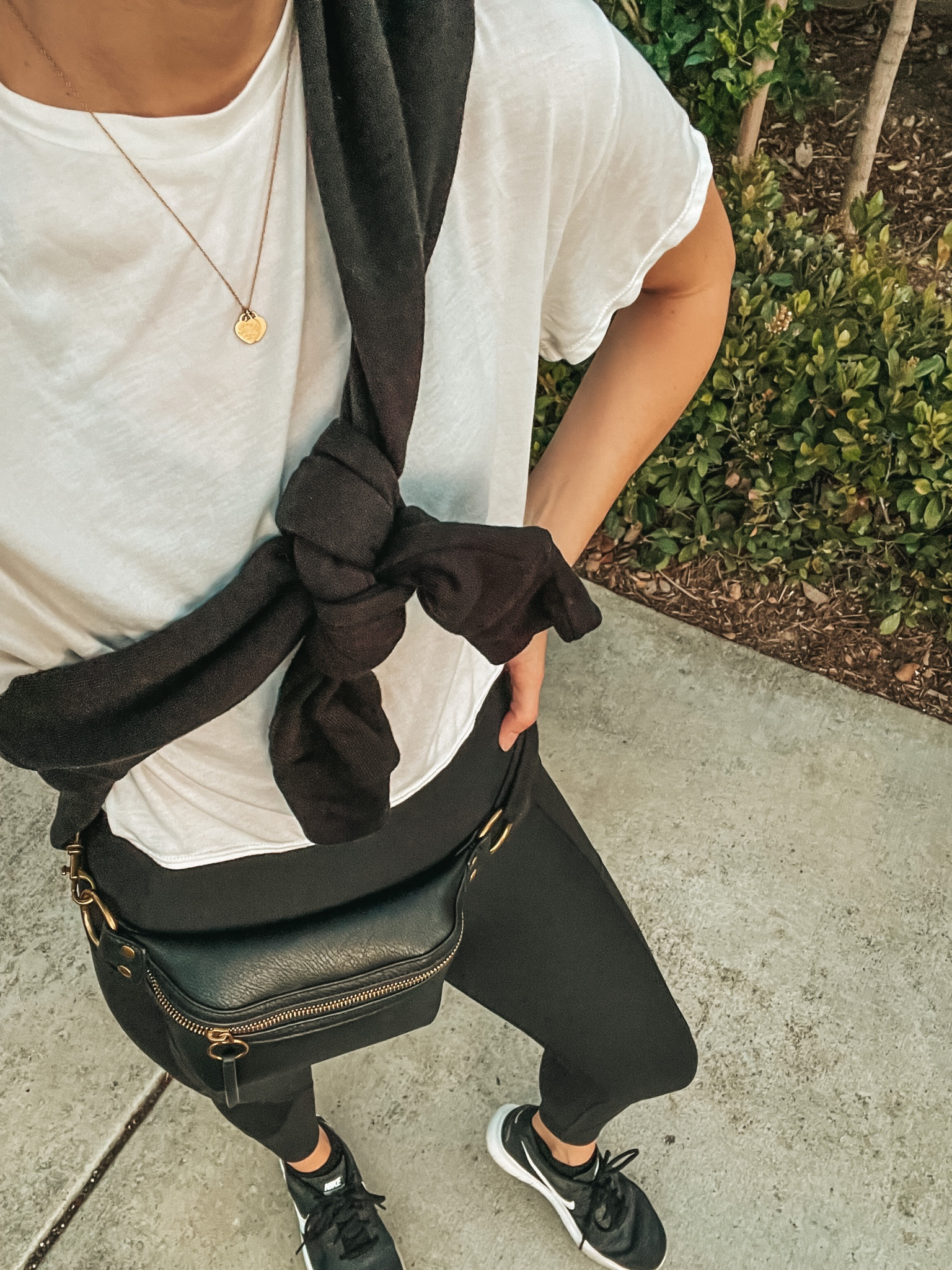 Activewear • Workout wear

www.livingbarelyblonde.com

#yogapants #activewear #blackhoodie #blacksweatshirt #goldnecklace #activetee #treasures #runningshoes #stylewithjen #fitness #fitnessmom #errandsoutfit #momstyle #barelyblonde #jenniferxerin

#LTKFind #LTKunder50 #LTKFitness