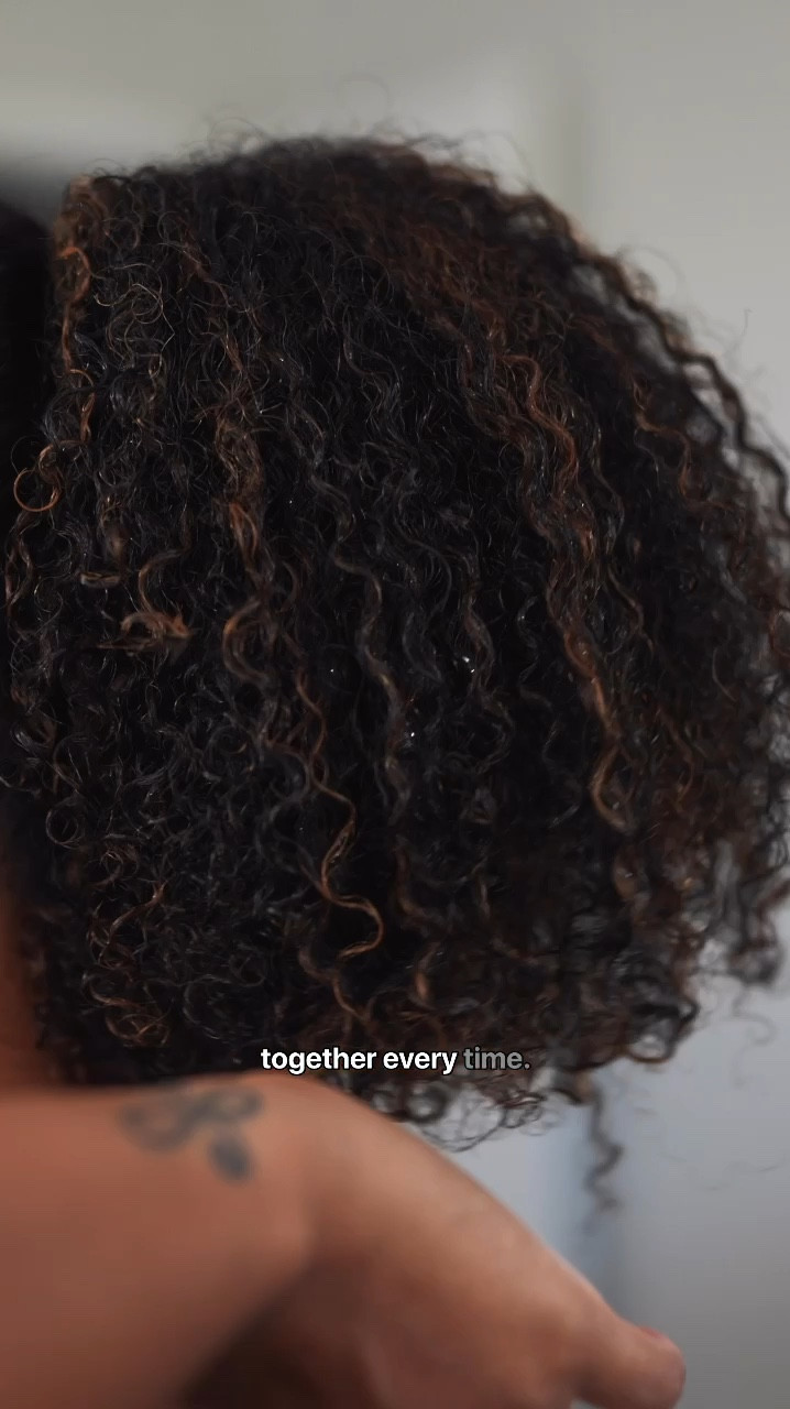 freed myself from a 1 hour wash & go with a 20 minute wash & pony instead lol I love it hereee 🤭 also i’m finally back on youtube yayyyy! let’s get caught up! the full video is up now

products used (all from @sallybeauty)👇🏾
bondbar bonding shampoo + conditioner
@keracareofficial moisturizing curling cream
@ilovethedoux mousse def texture foam

these are my go to’s!! comment “shop” and i’ll dm you links for them all 🫶🏾

ad // #SallyBeautyPartner #naturalhairstyles #washandgo #curlyhairproducts #naturalhairproducts #grwm 

#LTKStyleTip #LTKVideo #LTKBeauty