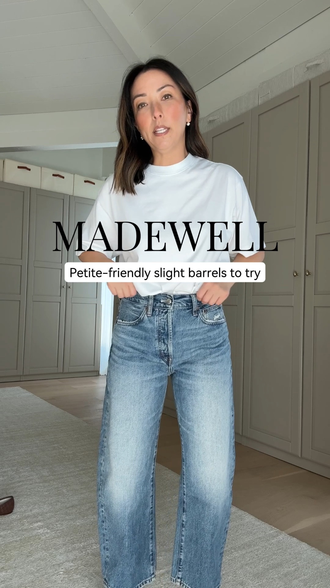These slight barrels are so flattering and easy to wear. The length is perfect on me with no hemming needed. I sized up to 26 Short, they run a bit small. 

Boxy crop tee xs
Barrel jeans 26 short - size up

#LTKmomlife #LTKPetite
