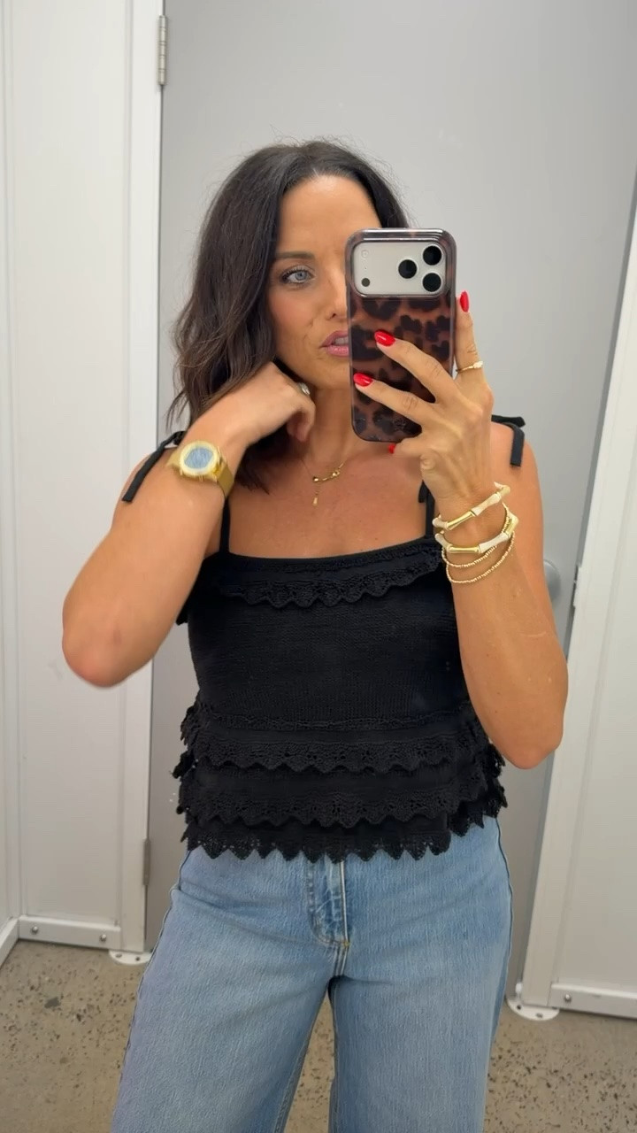 This Walmart top looks so much more expensive than it is. 

@Walmart 

Wearing an XS.
5’3” for reference.

#WalmartFashion #WalmartFinds #AffordableStyle #BoutiqueStyle #SummerOutfit #EverydayStyle #OOTD #CasualChic #LTKStyle #LookForLess