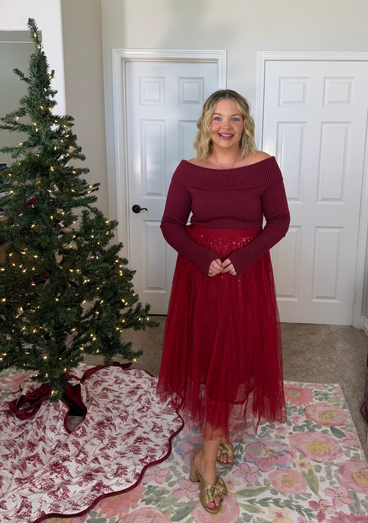 Lovely red dress for a holiday party! ♥️🎄 

#LTKSeasonal #LTKHoliday #LTKMidsize