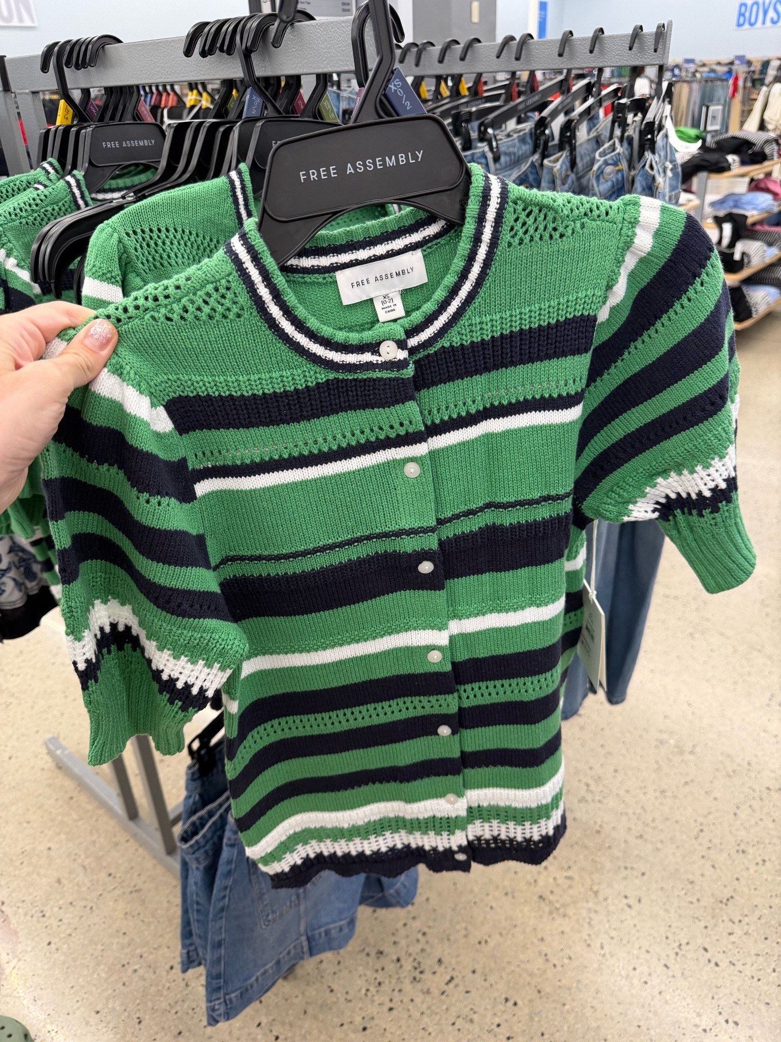 Such a gorgoues sweater at Walmart! Great for work or weekend. It’s giving Tuckernuck for less. #walmartfashion