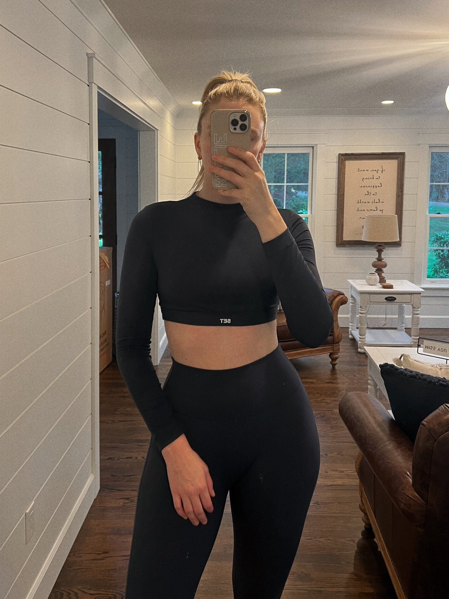 My set runs TTS, wearing a large in both

#workoutwear #setactive 

#LTKunder100 #LTKfit #LTKunder50