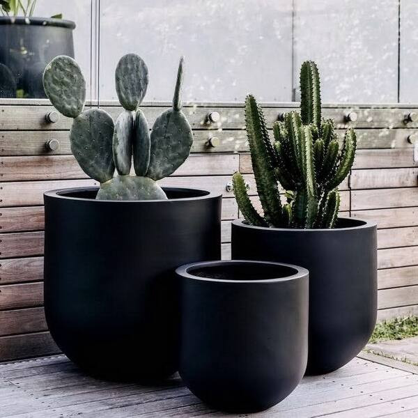 DreamPatio Santa Rosa 1-piece Fiberstone Bullet Planter - Overstock - 31575337 | Bed Bath & Beyond