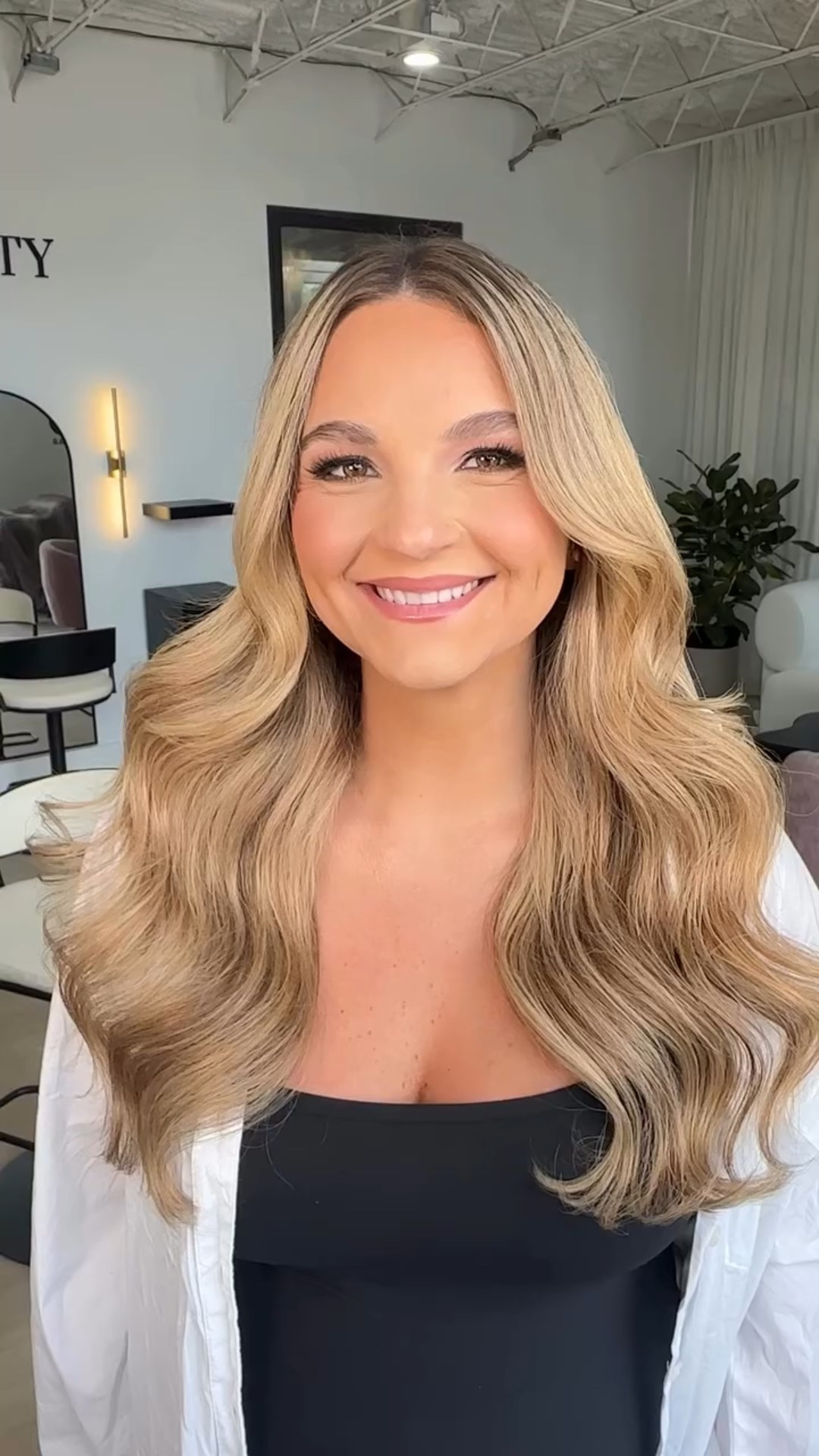 This beauty got glammed up for her Maternity Photos ✨ Hair & Makeup by Me #surrealbeautylauren @surrealbeautytx #bridalmakeup #bridal #bridalhair #fullglam #makeup 