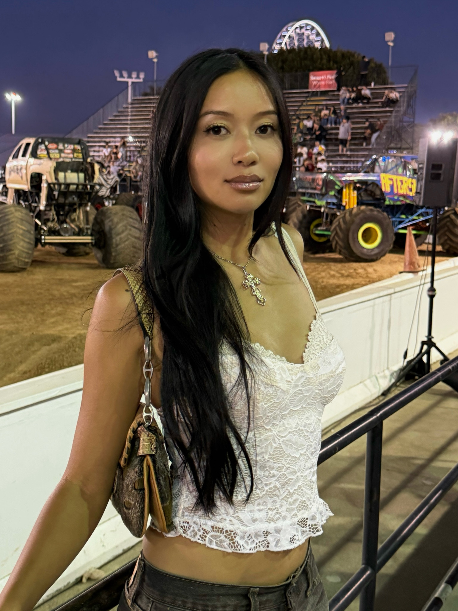 Top & bra linked <3 bag and jeans r thrifted !