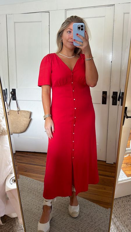 Red Button Down MIDI Dress On Sale for 50% Off! 

Fits TTS wearing a small 


Summer dress / Memorial Day / fashion over 30 / ltk under $50

#LTKSaleAlert #LTKSeasonal #LTKMidsize