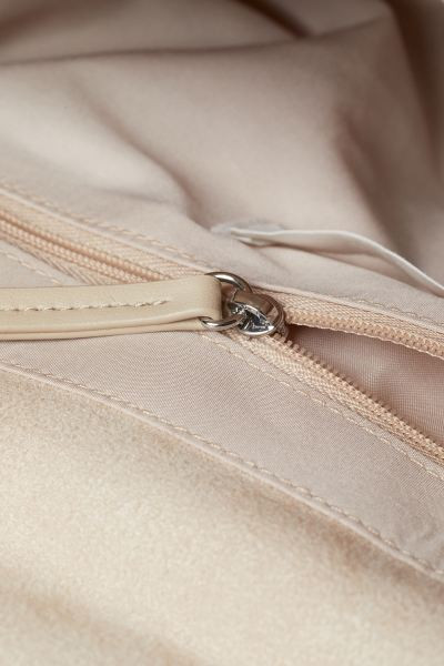 Padded shoulder bag | H&M (UK, MY, IN, SG, PH, TW, HK)