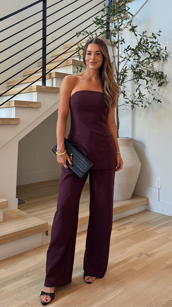 How chic is this matching set I just got in? I love the burgundy color! This is one of my top 3 favorite colors to wear this time of the year. 

This set is so flattering and you can mix and match these pieces with other things in your closet! 

Shopbop outfits
Two piece set
Maroon
Fall style
Fall outfits
Fall bags
Heels

#LTKStyleTip #LTKItBag #LTKShoeCrush