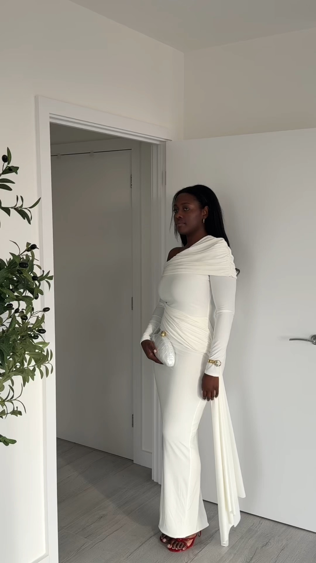 Day 10 of 14 days of picking a Valentine’s date dress 💕 this is dress you wear when you think you might be getting engaged 💍🫣 all items 🔗 on my @LTK Europe 🖤 
Dress @ClubLLondon 
Shoes @prettylittlething 
Bag @asos 
#valentinesday #blackgirl
#midsizestyle #grwm

#LTKuk #LTKdatenight #LTKFashionMonth