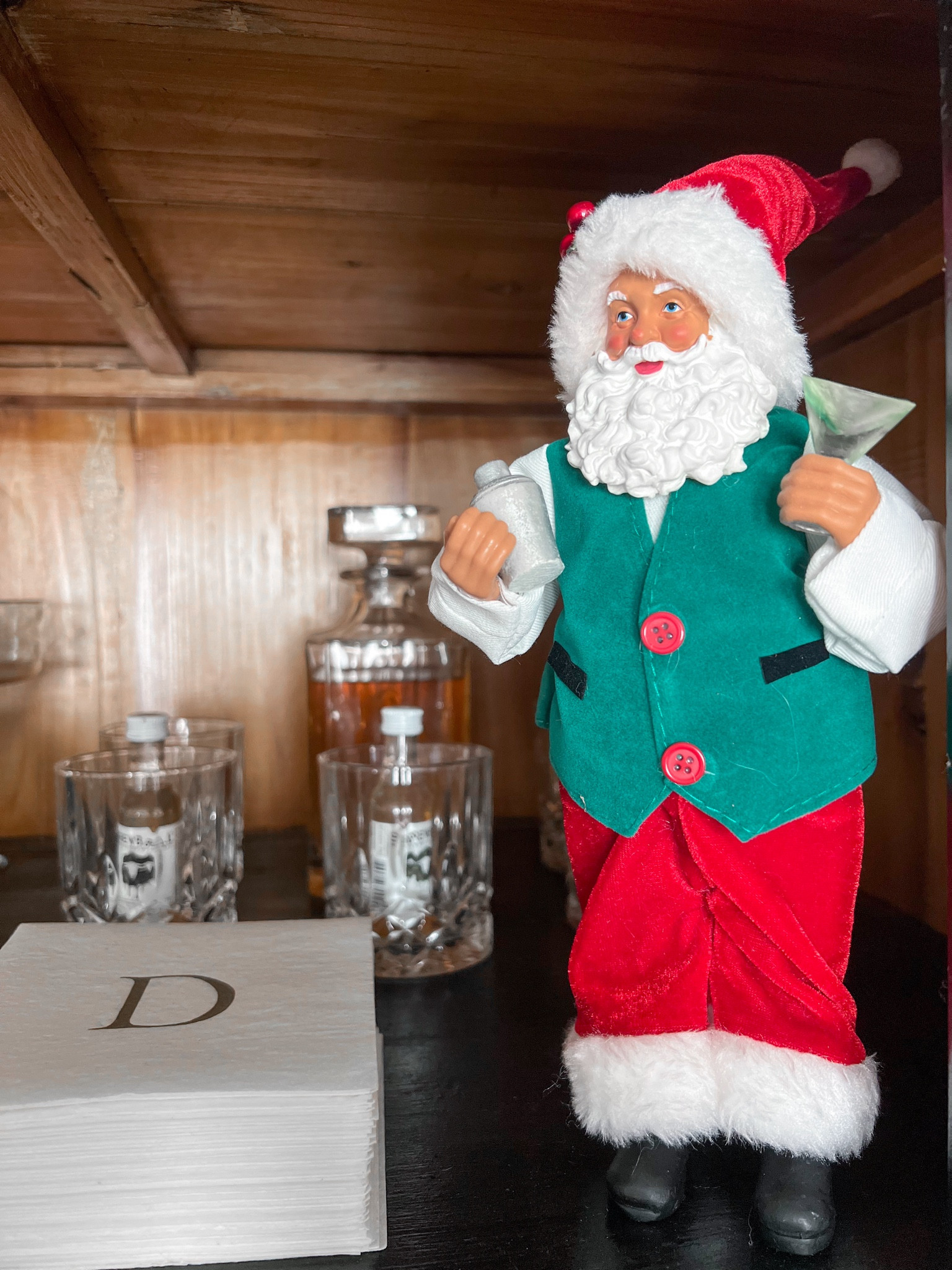 Bartender Santa at your service 🎅🏼🍸

#christmasdecor #athomefinds #bardecor #santadecor #santafigurine #christmas2024

#LTKHoliday #LTKFindsUnder50 #LTKSeasonal