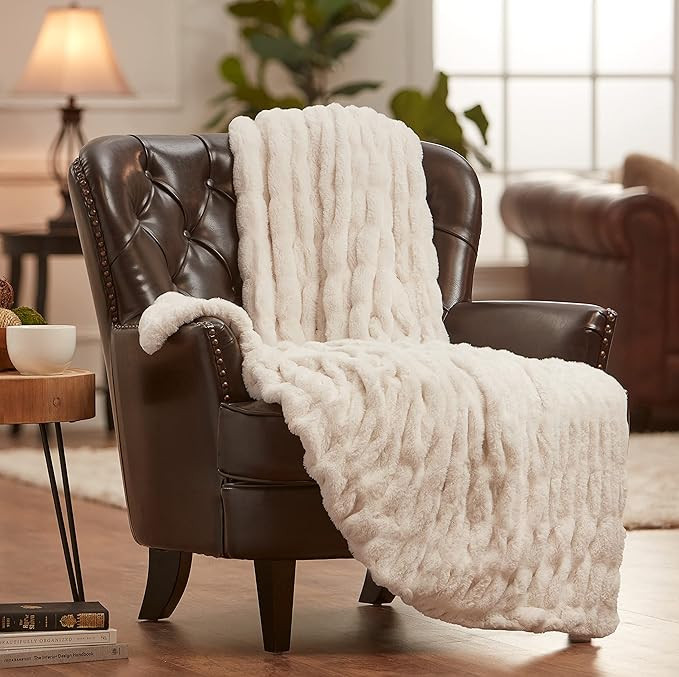 Amazon.com: Chanasya Ruched Luxurious Soft Faux Fur Throw Blanket - Fuzzy Plush and Elegant with ... | Amazon (US)