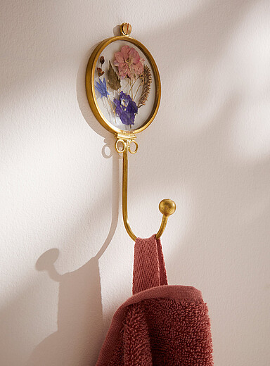 Dried flowers and brass wall hook | Simons