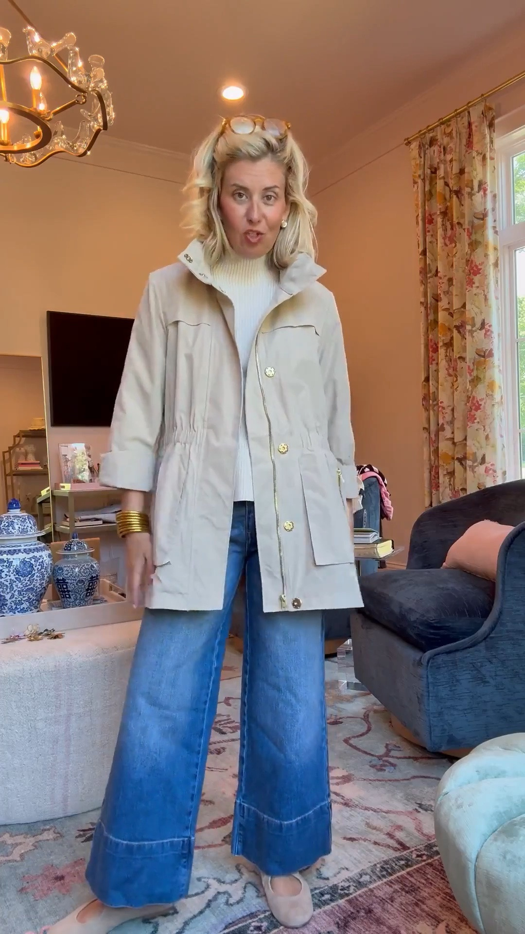 A jacket that you just keep in your car, take with you on trips, wear to sporting events… it’s great =- esp with the hidden zippered hood!

I’m wearing an XS in jacket.

Runs generous!

#LTKdayinmylife #LTKTravel #LTKmomlife