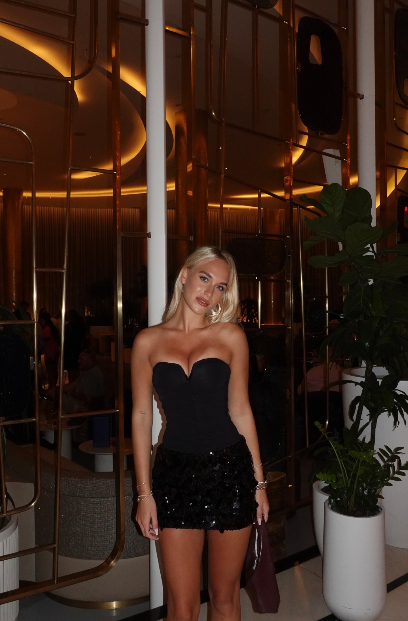 Date night or girls’ night — this skirt’s got you covered 💫

#LTKFindsUnder100 #LTKU