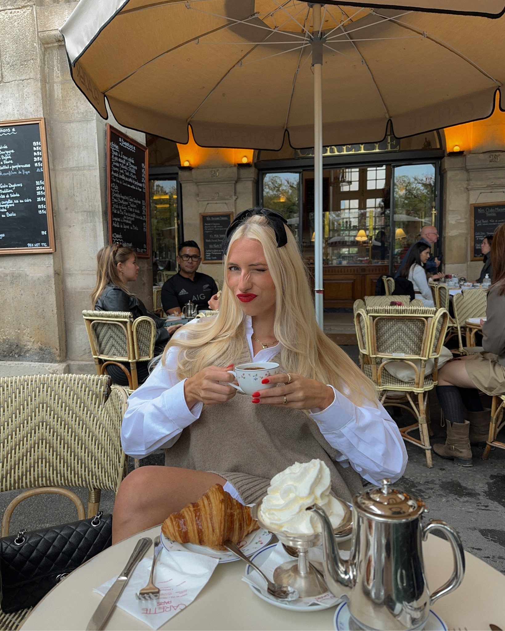 Parisian cafe fit.💋☕️🥀🤍