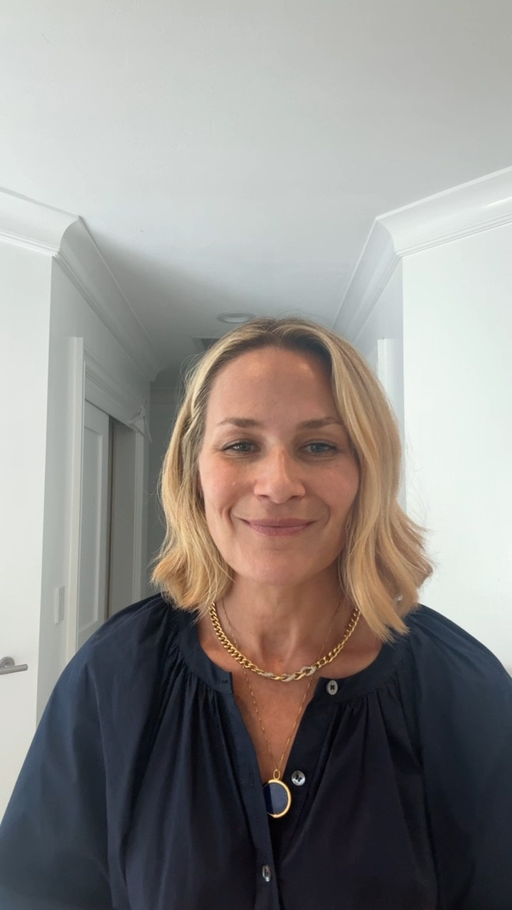 3 minute beauty refresh video

Here are the beauty products I use when I need a quick refresh. Tonight I had less than 30 mins to turn myself around after picking the kids up before going for dinner with the hubby. 

All products are linked below plus a few extra things I love ! 

#LTKOver40 #LTKBeauty #LTKVideo