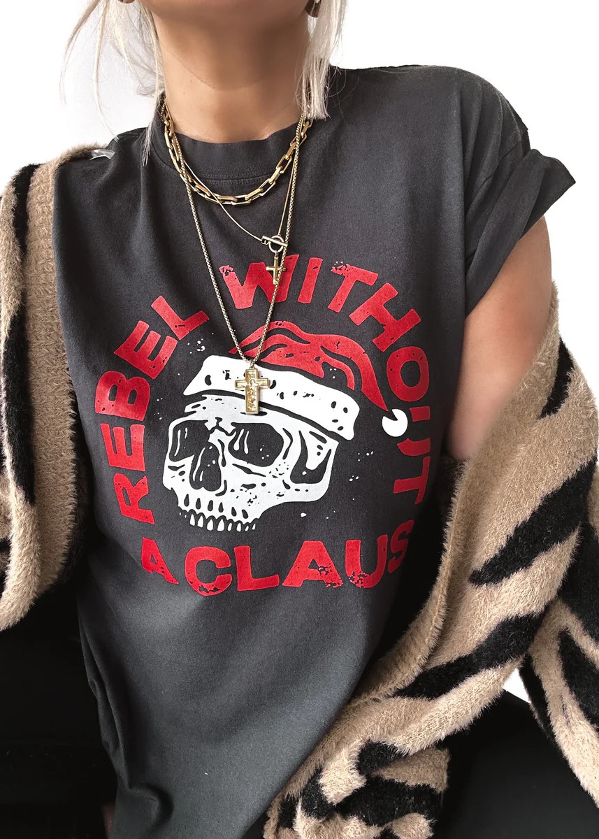 REBEL WITHOUT A CLAUS SIDE SLIT TEE | Pebby Forevee