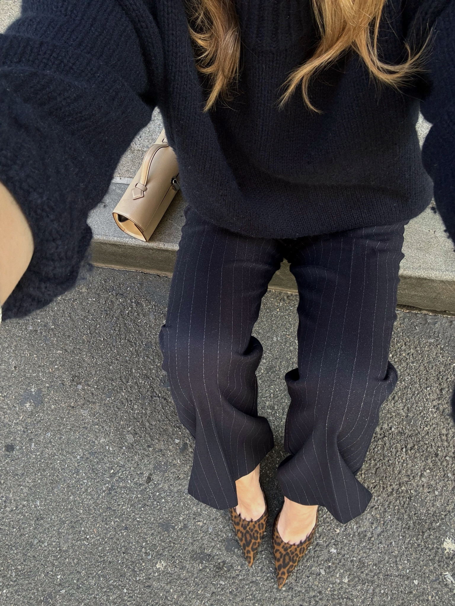 Wearing a M in the sweater and a 6 in the pants. Both run TTS. My code for anything La Ligne is HELENA10.

The savette bag I have is a longer style. Including a similar one but please note it's a slightly smaller version (width wise). 

I sized up 1/2 a size in the mules. 