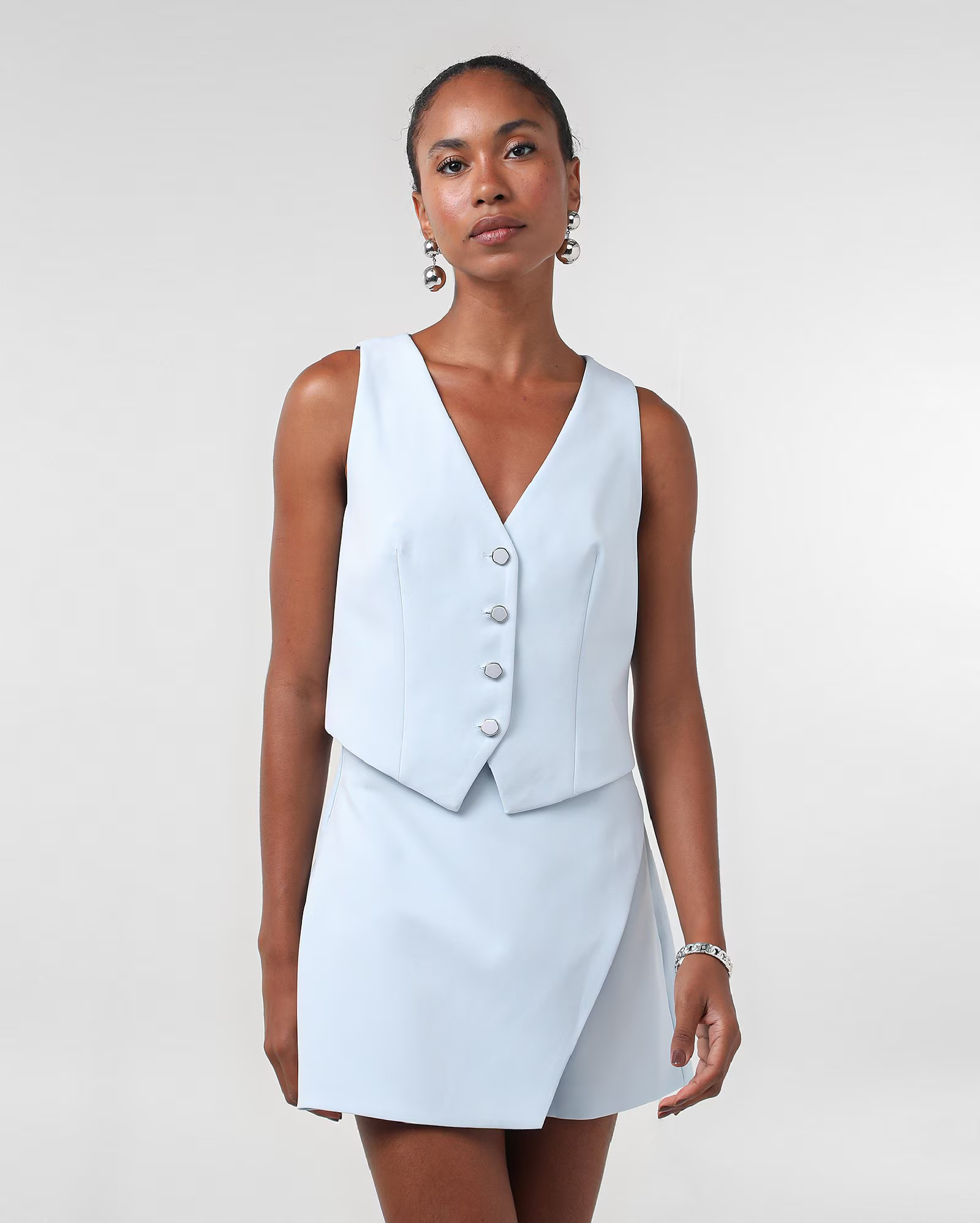 Colete feminino com decote V alfaiatado azul | AK by Riachuelo | Riachuelo (BR)