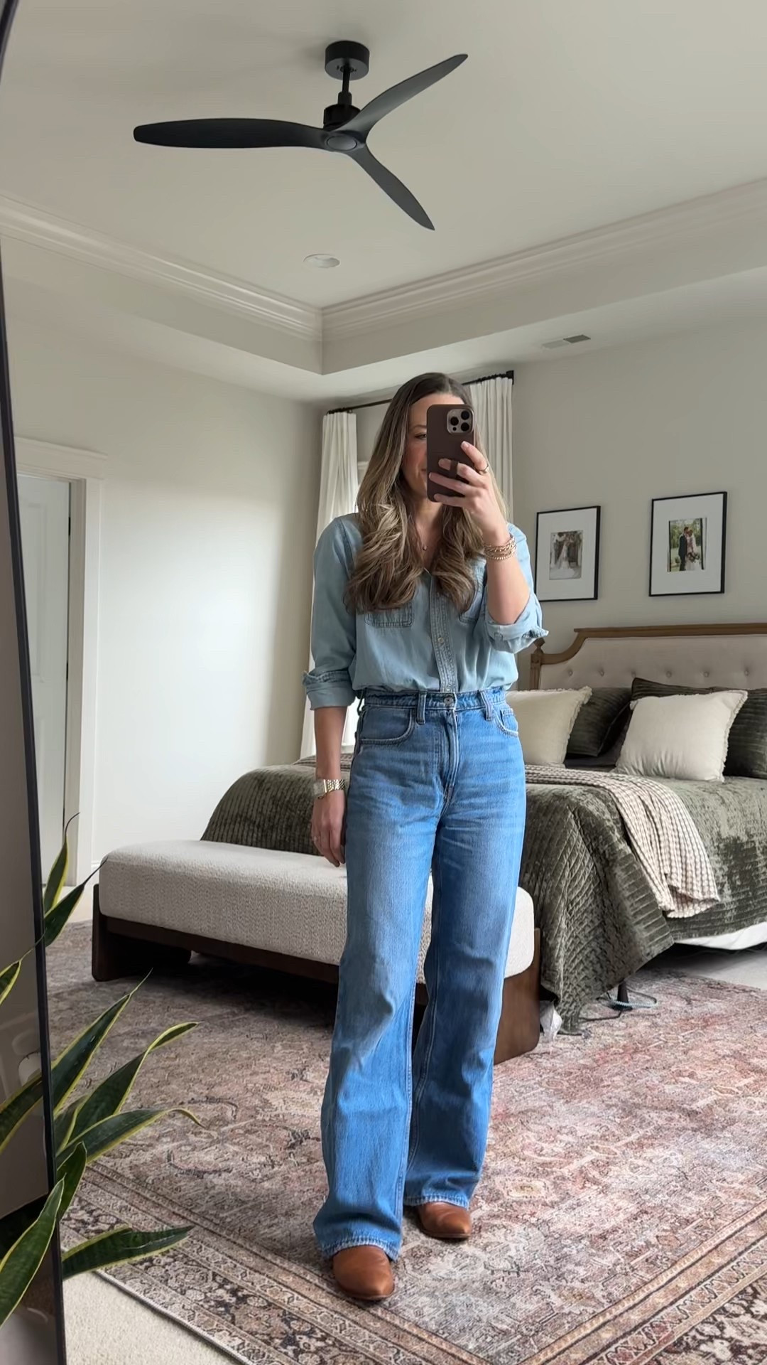 Chambray shirt + wide leg jeans outfit 🤍

If you’re looking for an easy spring denim outfit that feels polished but effortless — this is it.

Light 

Medium wash wide leg jeans paired with a classic chambray button down is one of those timeless combinations that works every year. It’s casual enough for everyday mom life, but elevated enough for lunch, meetings, or casual Friday.

Perfect for:
• Wide leg jeans outfit ideas
• Chambray shirt outfit
• Spring mom outfits
• Casual work outfit with jeans
• Business casual denim look
• Elevated everyday style

The high rise loose fit gives that modern 2026 denim silhouette (without going full trendy), and the brown leather mules warm everything up.

Sizing:
Chambray - S
Abercrombie Jeans - 25r



#LTKWorkwear #LTKootd #LTKmomlife