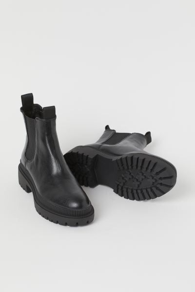 Chelsea boots with elasticized side panels and chunky soles. Lining in satin made from recycled p... | H&M (US)