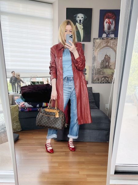 I’m welcoming back my 2000s indie sleaze era.
And yes it’s hot. This is my early morning cooler temps outfit. I avoid the afternoon heat if I can.
Coat, jeans, and bag are all vintage.

•
.  #summerlook  #torontostylist #StyleOver40  #vintagelouisvuitton #vintagestyle #secondhandFind #vintagelevis #fashionstylist #FashionOver40  #MumStyle #genX #genXStyle #shopSecondhand #genXInfluencer #WhoWhatWearing #genXblogger #secondhandDesigner #Over40Style #40PlusStyle #Stylish40s #styleTip  #secondhandstyle 


#LTKover40 #LTKshoecrush #LTKstyletip