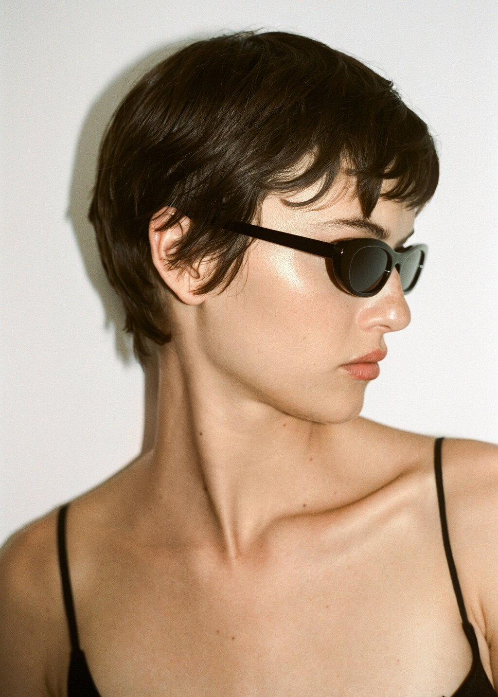 Oval sunglasses - Woman | MANGO United Kingdom | MANGO (UK)