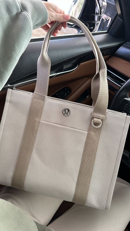 BACK IN STOCK!!! This Lululemon
Canvas Tote is SOO GOOD & will definitely sell out again!!! Comes in 2 sizes but for the $20 price difference, I definitely recommend the larger style. Also comes in a
crossbody version!

Neutral Style, Neutral Fashion, Handbag, New Mom, Spring Styles, Spring Fashion, Work Bag, Travel Bag

#LTKU #LTKItBag #LTKTravel