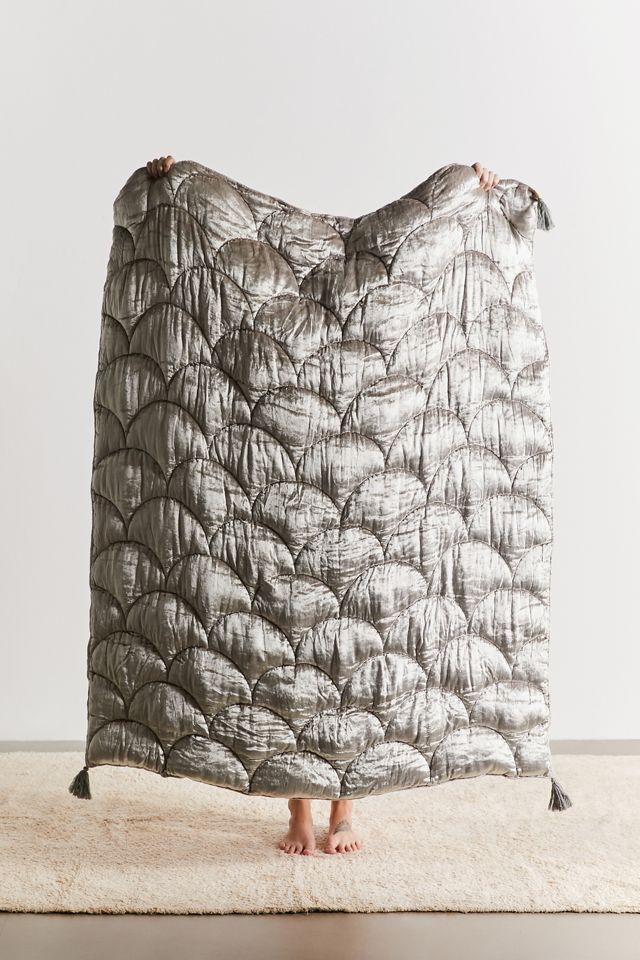 Quilted Velvet Reversible Throw Blanket | Urban Outfitters (US and RoW)