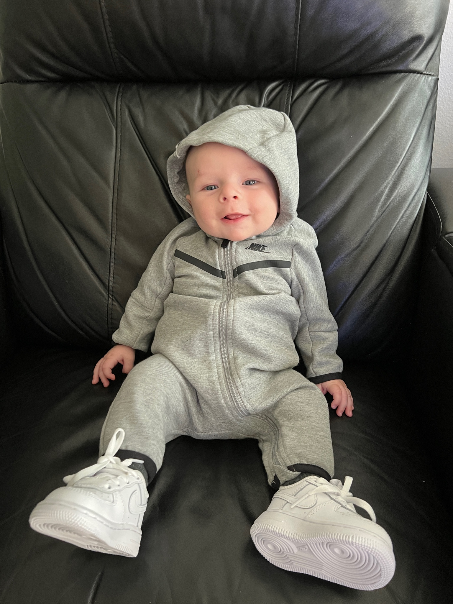 Cutest baby boy Nike outfit 

Baby boy outfit, Nike Air Force 1, sweatsuit, baby boy style, activewear, neutral baby clothes, winter baby clothes

#LTKbaby #LTKkids #LTKstyletip