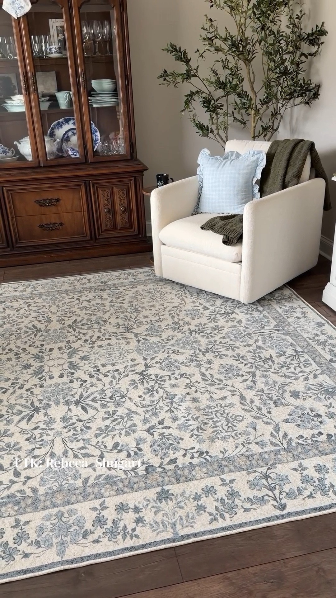 New Area Rug 👏🏼
Found the perfect blue floral area rug for my dining room turned office 😍

#LTKHome