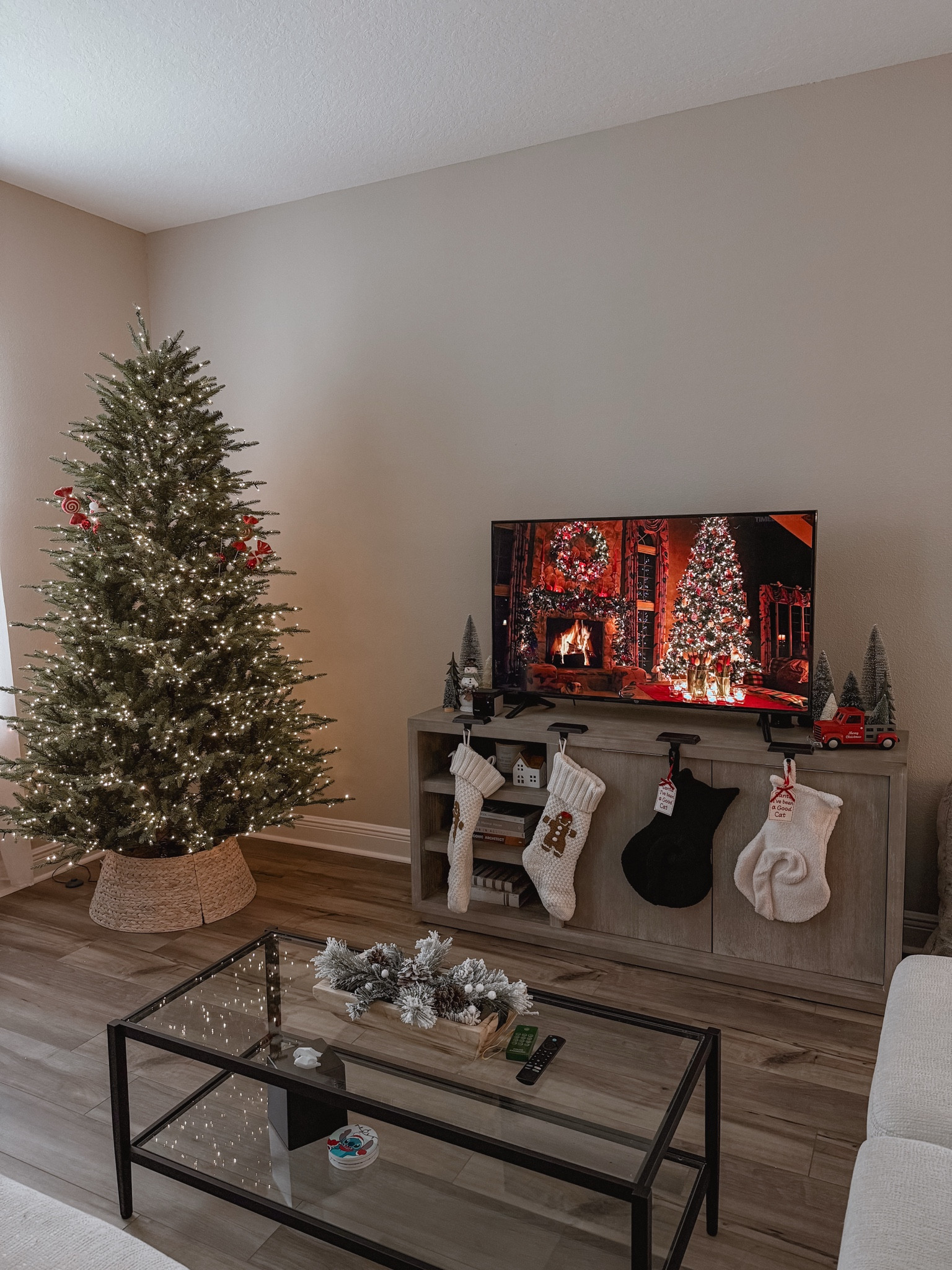 in the holiday spirit 🎄✨

#LTKHoliday #LTKSeasonal #LTKHome