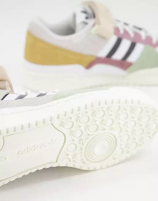 adidas Originals Forum 84 Low trainers in off white with colour details | ASOS | ASOS (Global)