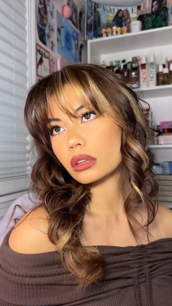 HOLIDAY GLAM💄🍂✨ products below ↓

@benefitcosmetics brow gel, highlighter
@winky_lux color corrector, lip oil
@itcosmetics concealer, brush
@armanibeauty concealer
@yslbeauty concealer
@anastasiabeverlyhills contour, bronzer, setting spray
@realtechniques brush
@pixibeauty scarlet blush
@naked_sundays foundation tint
@makeupbymario setting powder
@narsissist obsession blush, lip liner
@hudabeauty setting powder
@urbandecaycosmetics eyeshadow
@lacolorscosmetics eyeliner
@rarebeauty setting spray
@maybellineny mascara
@ardellbeauty lash clusters
@maccosmetics lipstick

#fall #autumn #fashion #beauty #makeup #nyc #makeupartist #outfit #aesthetic #makeupinspo #fitcheck #thanksgiving #makeuplooks #makeuptutorial