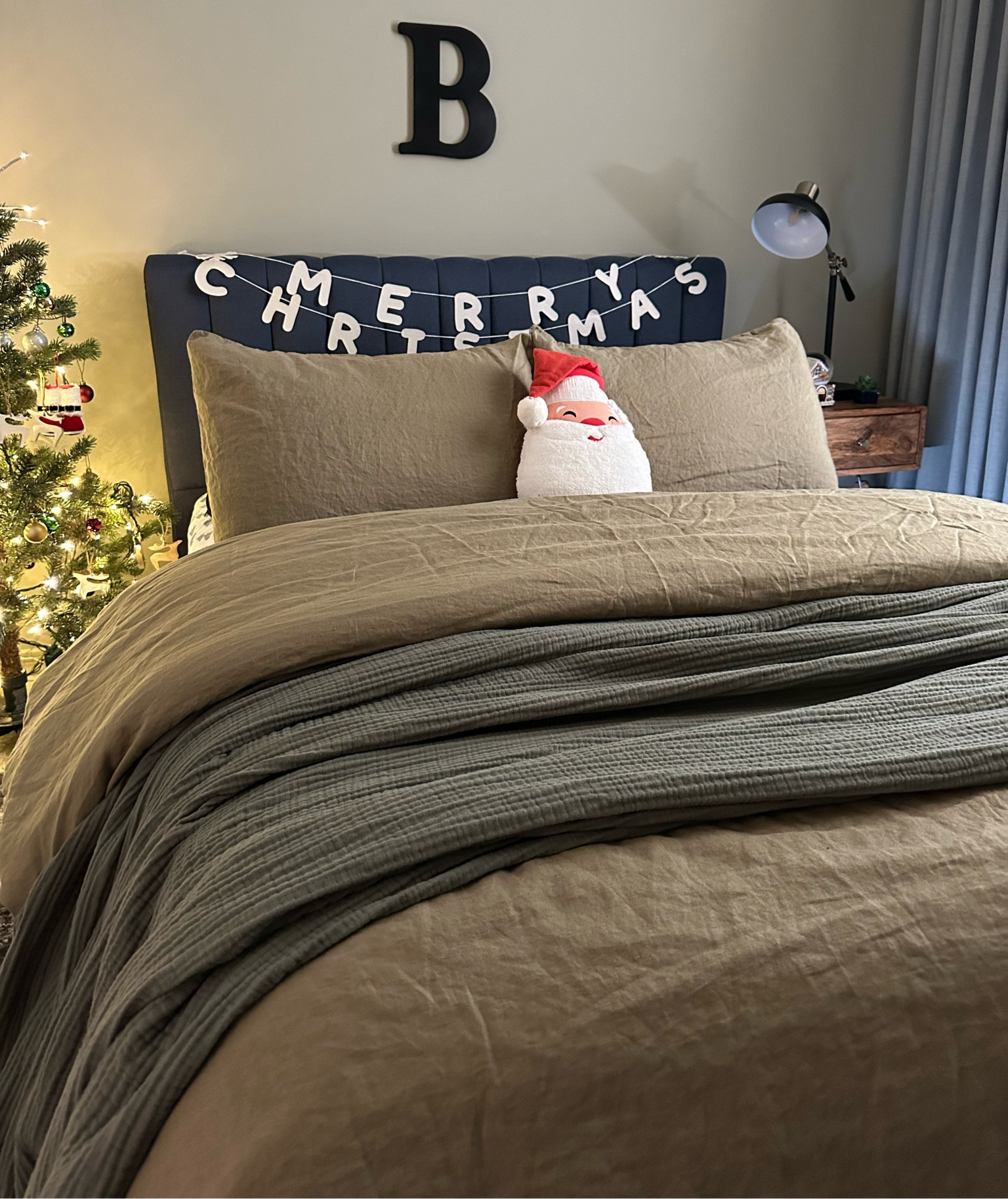 Holiday kids bedroom, Christmas tree sheets, bedding, Christmas bedding

#LTKHoliday #LTKhome